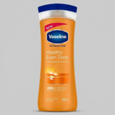 لوسیون بدن وازلین مدل Healthy Even Tone حجم 400 میلیلیتر، روشن کننده و یکدست کننده پوست، محافظ در برابر اشعه خورشید، ترمیم کننده پوست خشن و زبر، نرم کننده و مرطوب کننده، غنی شده با ویتامین B5، مناسب پوست خشک و معمولی، جذب سریع